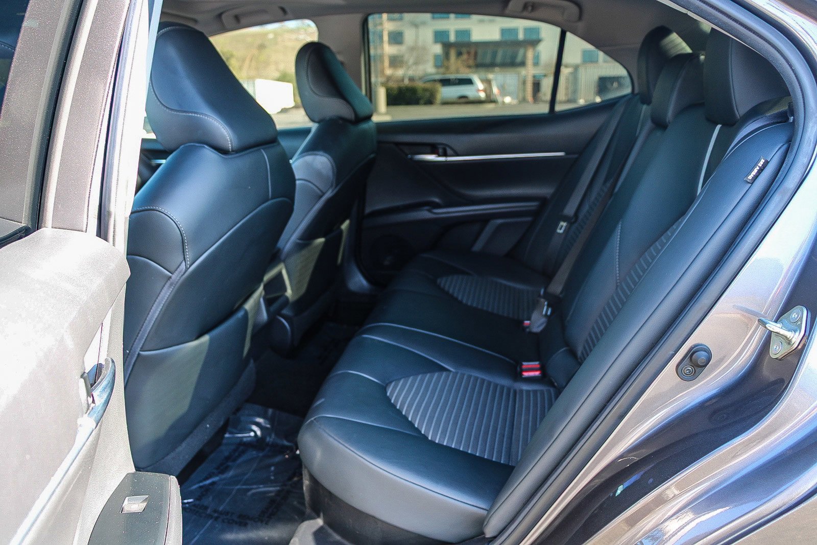 Used 2020 Toyota Camry SE image 18