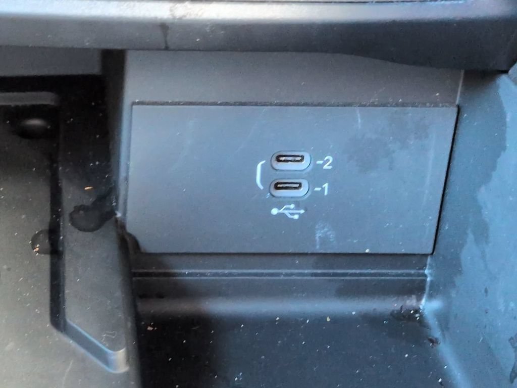 Used 2026 Chrysler Pacifica Limited FWD image 23