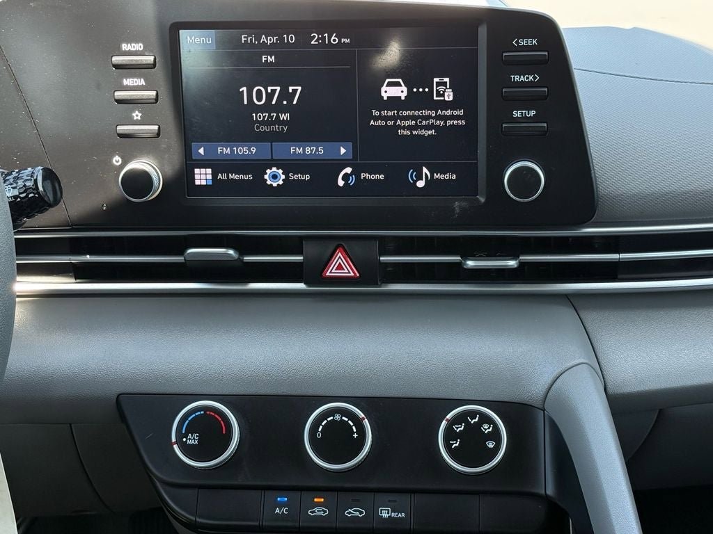 Used 2024 Hyundai Elantra SE FWD image 25