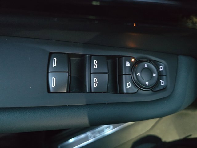 Used 2025 GMC Yukon AT4 image 28