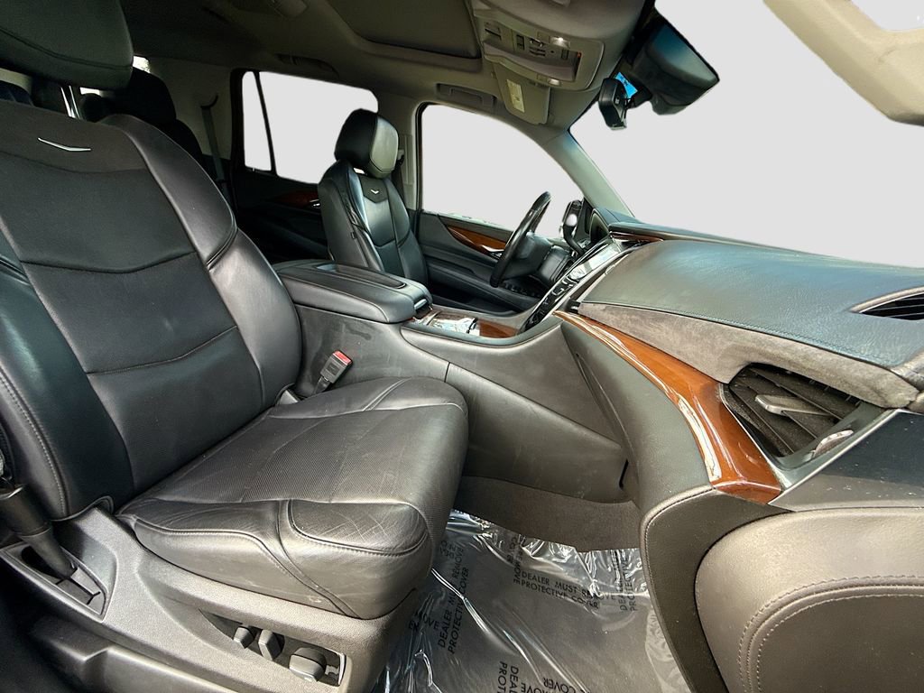 Used 2019 Cadillac Escalade Premium Luxury image 16