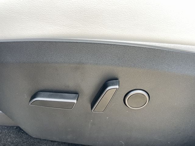 Used 2023 Tesla Model Y Long Range AWD/4WD image 21