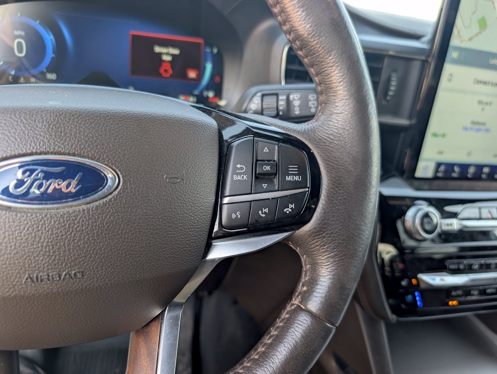 Used 2022 Ford Explorer King Ranch w/ Premium Technology Package AWD/4WD image 26
