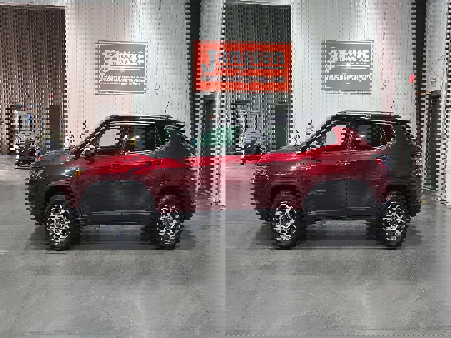 Used 2022 Jeep Compass Trailhawk image 2