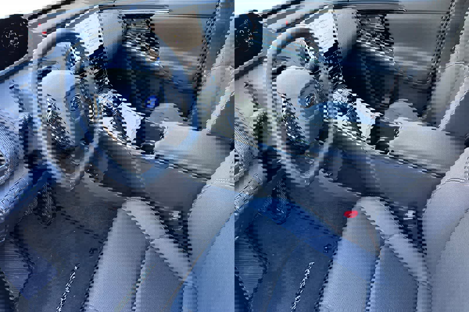 Used 2024 Subaru Solterra Limited image 11