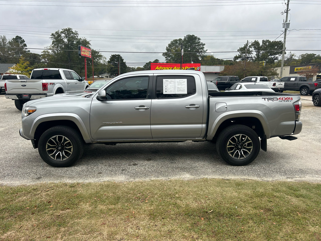 Used 2020 Toyota Tacoma TRD Sport w/ Technology Package image 3