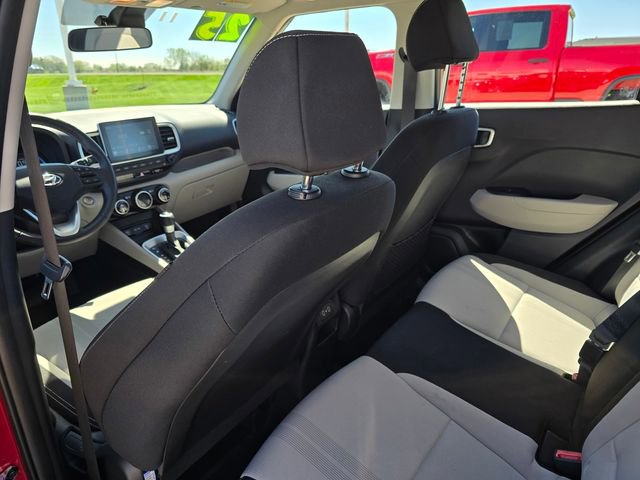 Used 2025 Hyundai Venue SEL FWD image 24