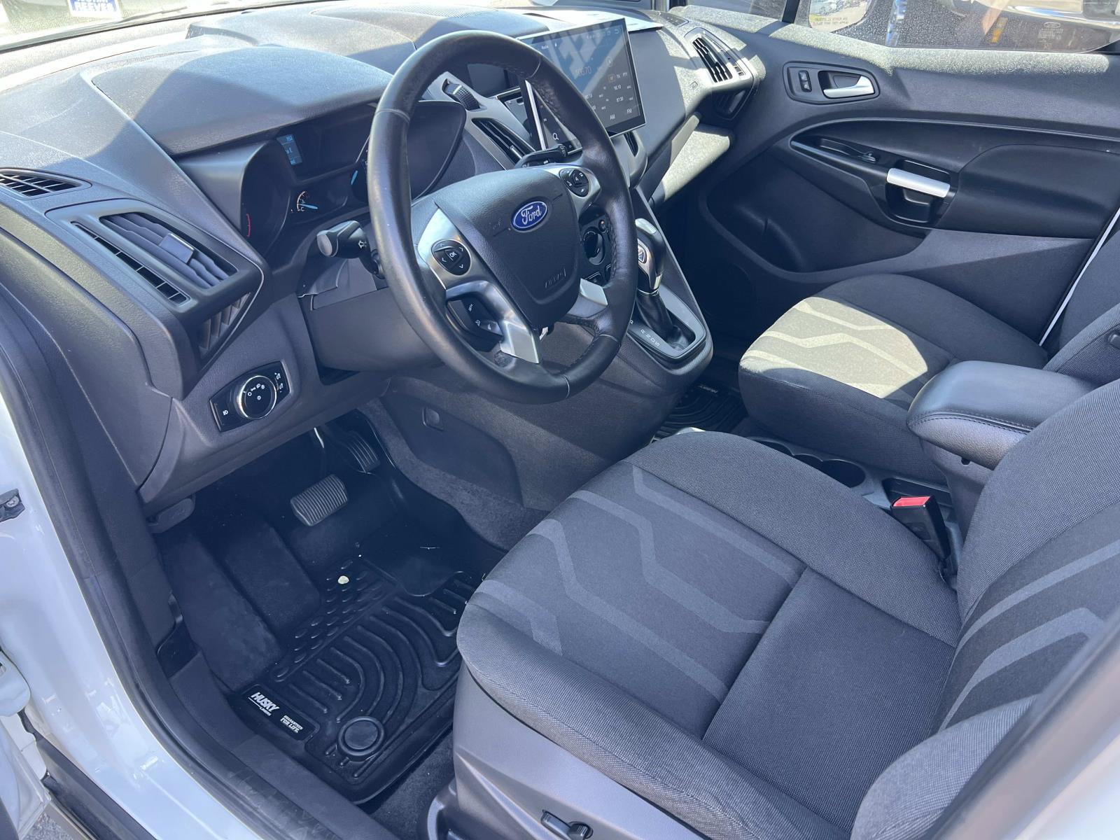 Used 2017 Ford Transit Connect XLT FWD image 5