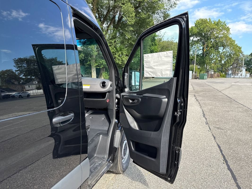 Used 2025 Mercedes-Benz Sprinter 2500 image 23