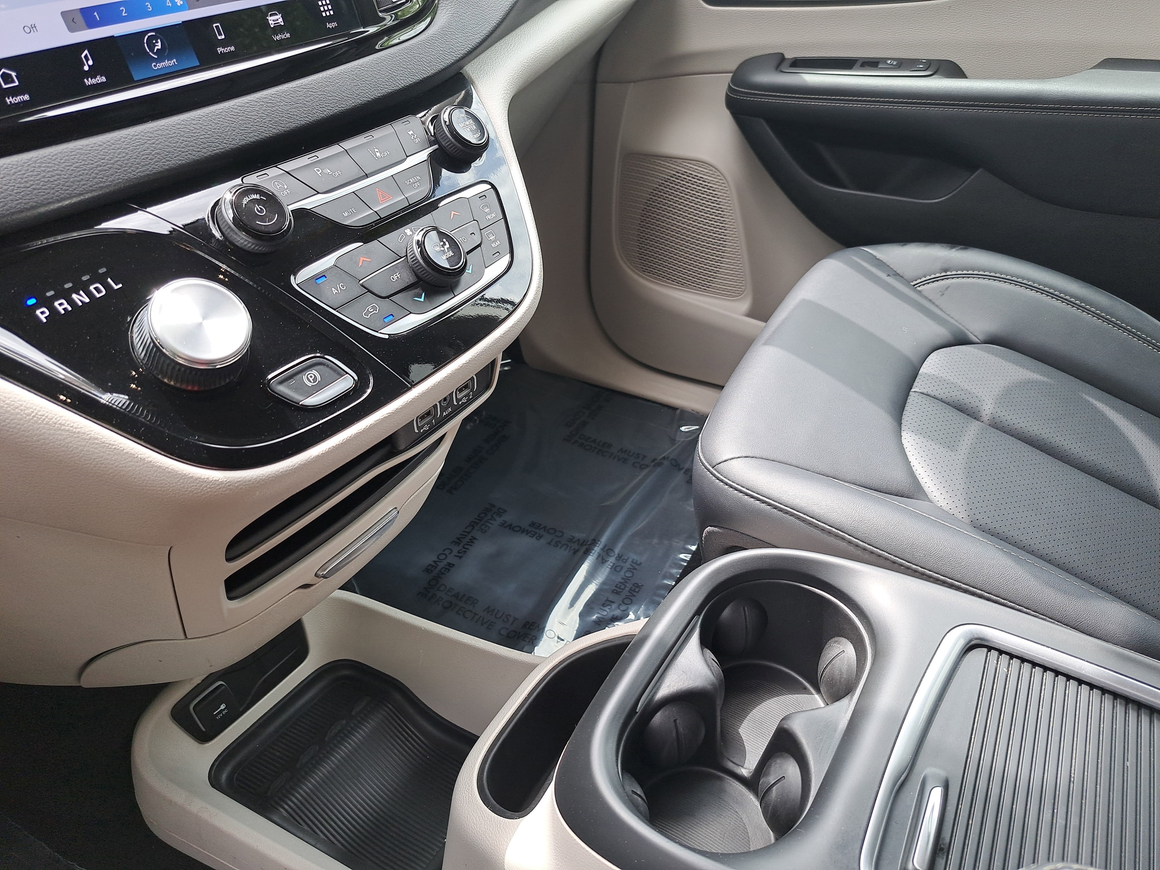 Used 2024 Chrysler Pacifica Touring-L FWD image 25