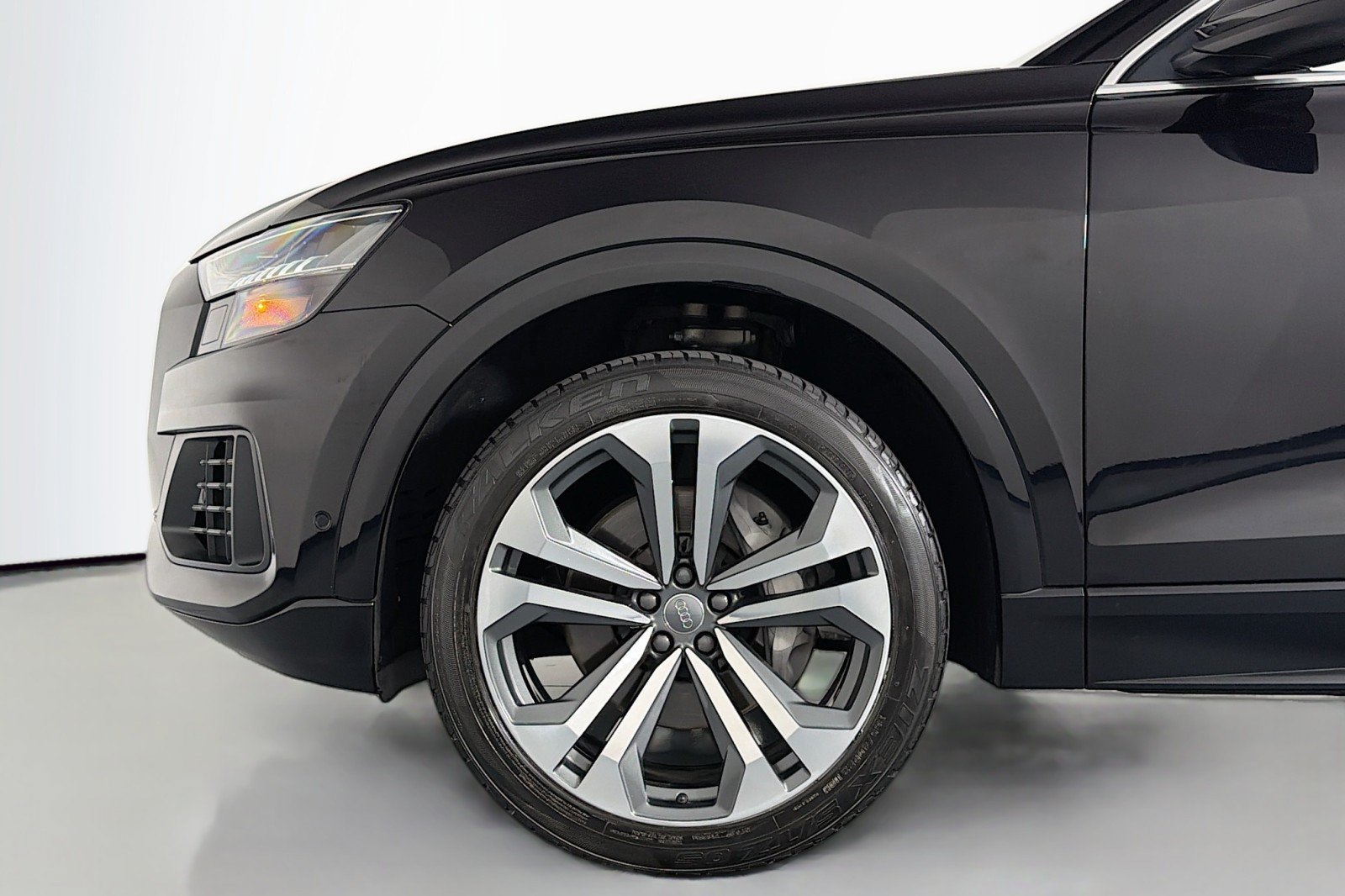 Used 2019 Audi Q8 Prestige w/ Towing Package AWD/4WD image 10