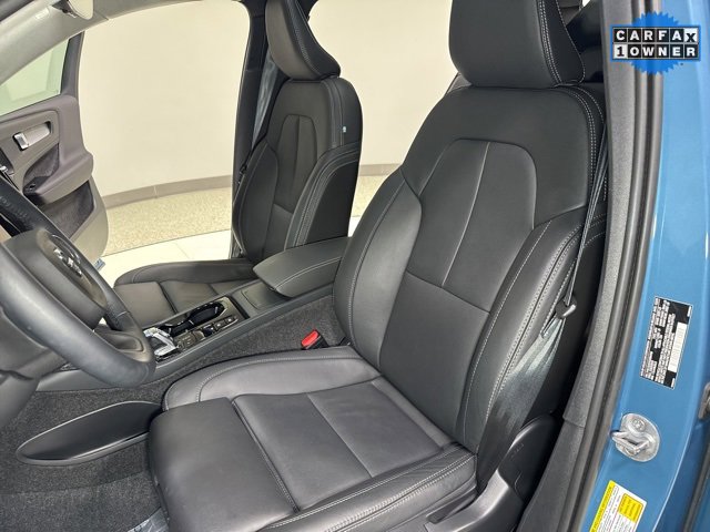 Used 2025 Volvo XC40 B5 Plus image 13