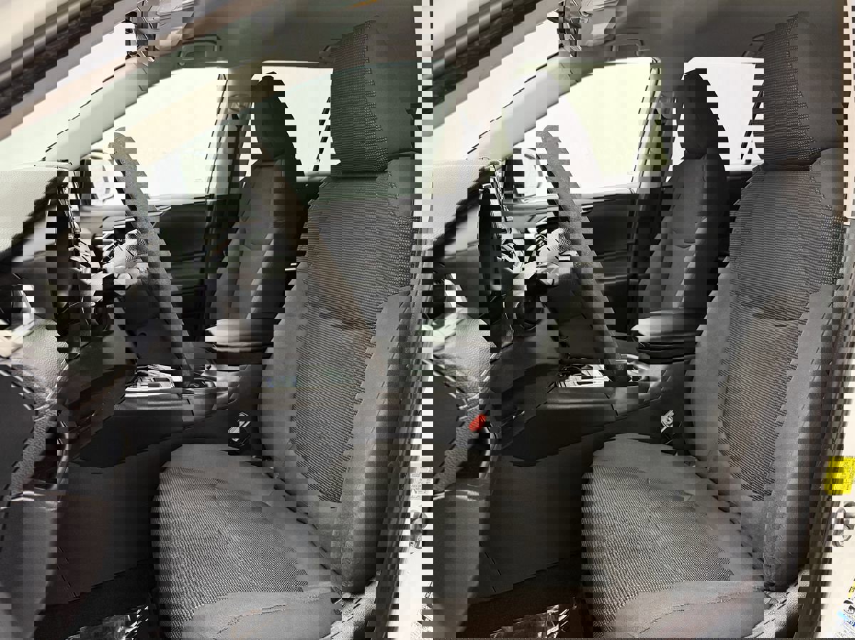 Used 2019 Toyota RAV4 LE image 9