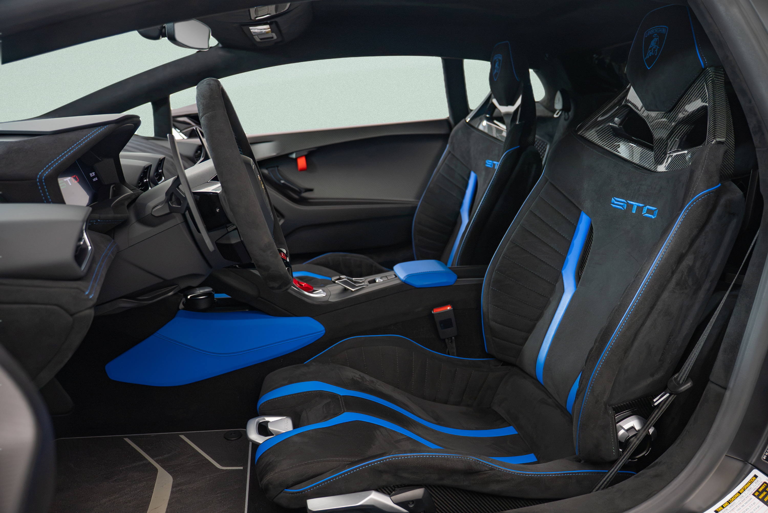 Used 2024 Lamborghini Huracan STO RWD image 9
