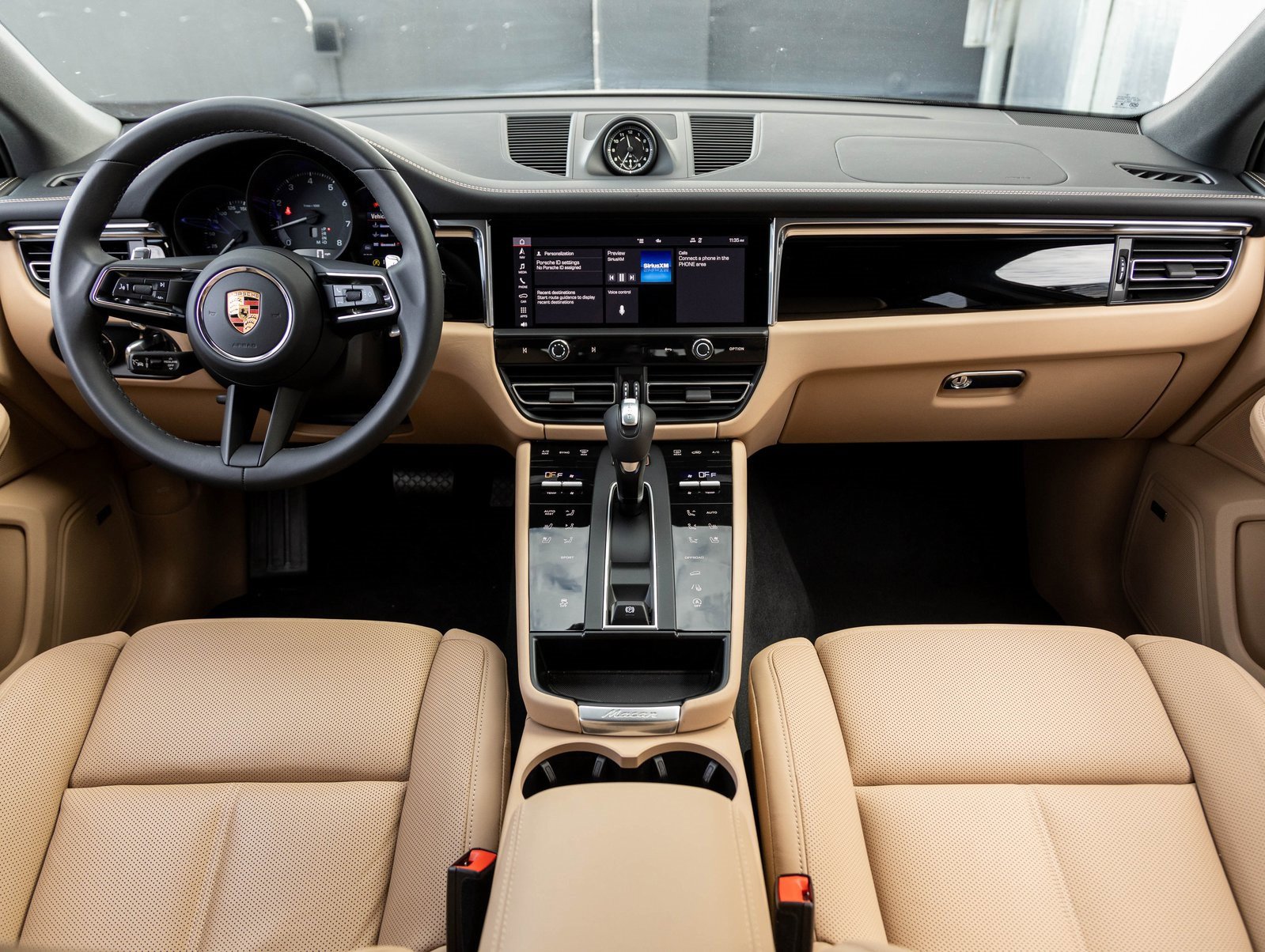 Used 2025 Porsche Macan image 12