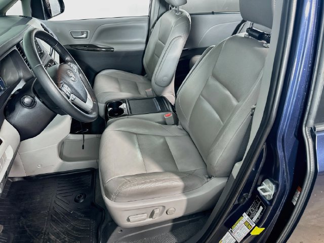 Used 2020 Toyota Sienna XLE AWD/4WD image 24
