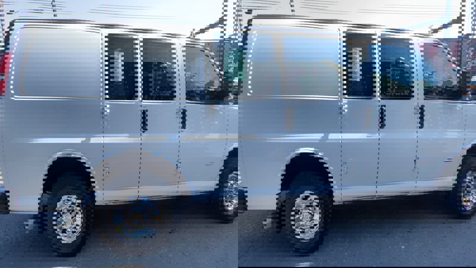 Used 2018 Chevrolet Express 2500 w/ Driver Convenience Package image 42