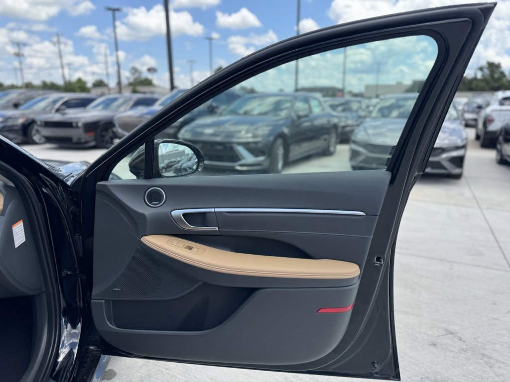 New 2025 Hyundai Sonata Limited image 10