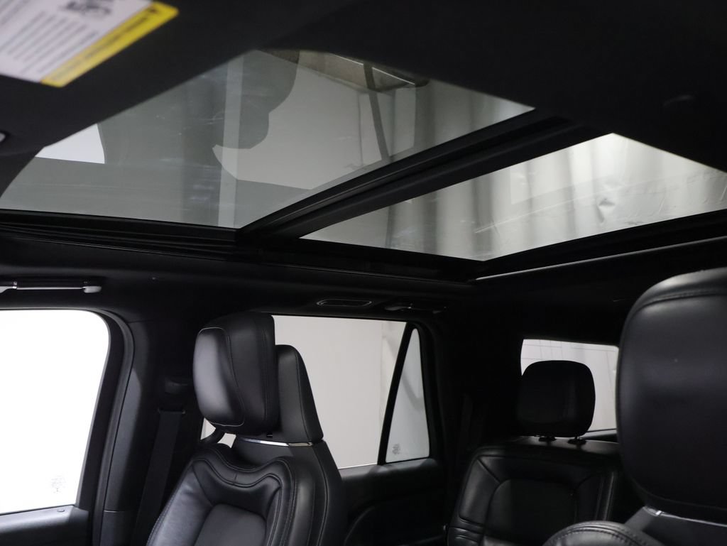 Used 2022 Lincoln Navigator Reserve AWD/4WD image 9