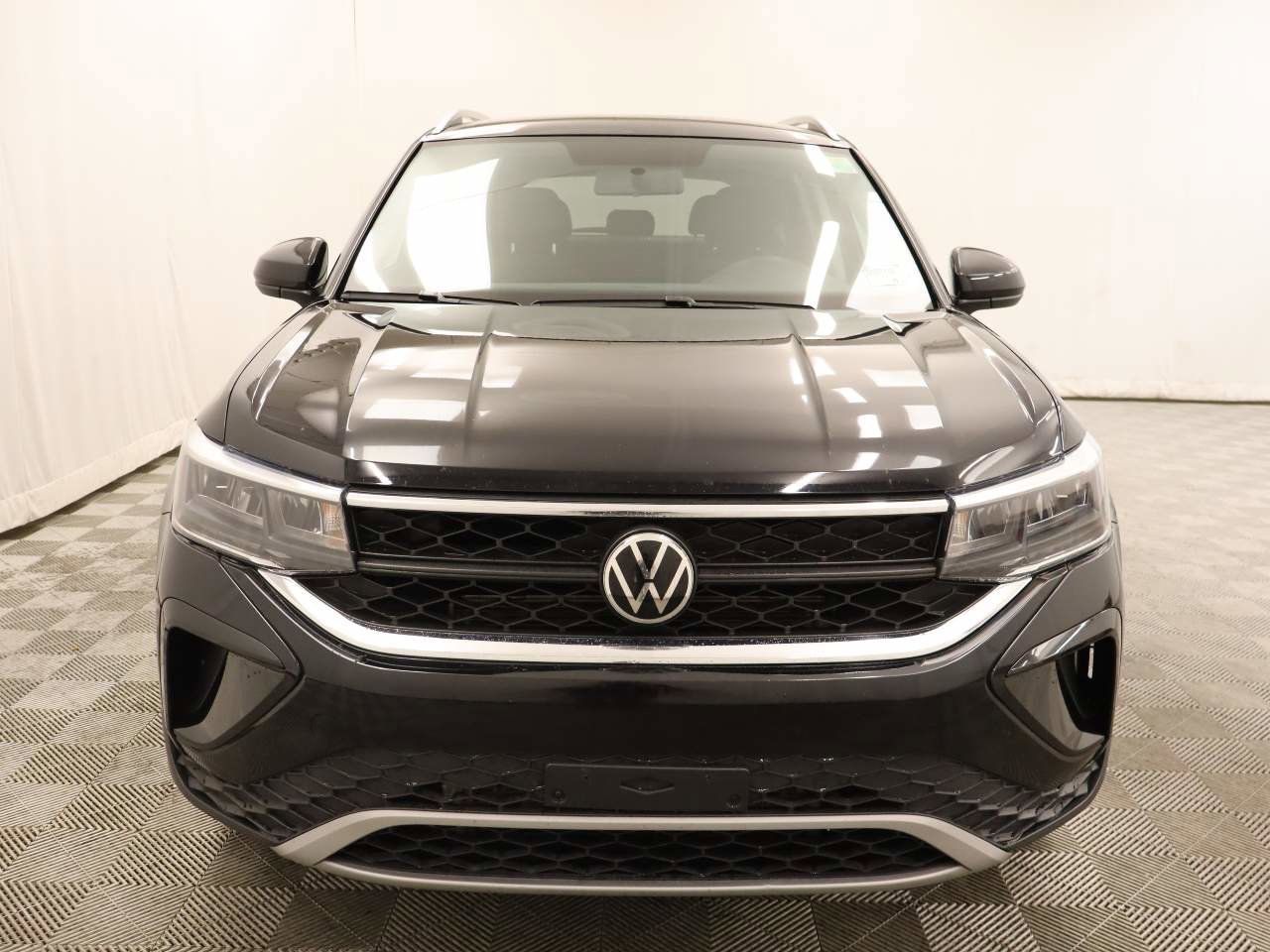 Used 2022 Volkswagen Taos SE image 4