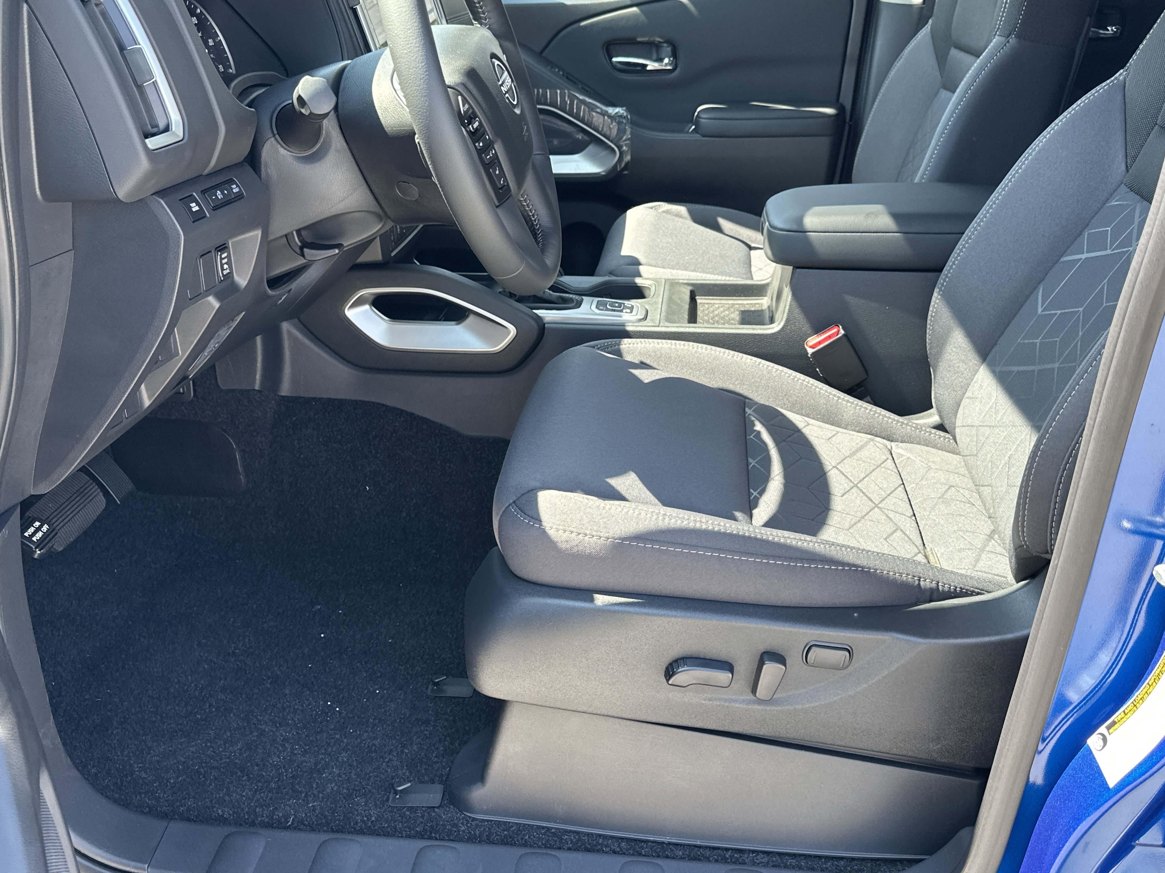 New 2026 Nissan Frontier SV image 9