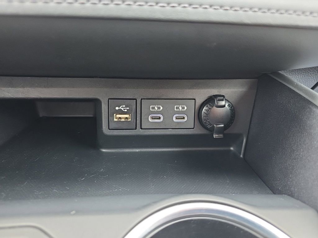 Used 2024 Toyota Highlander LE image 32