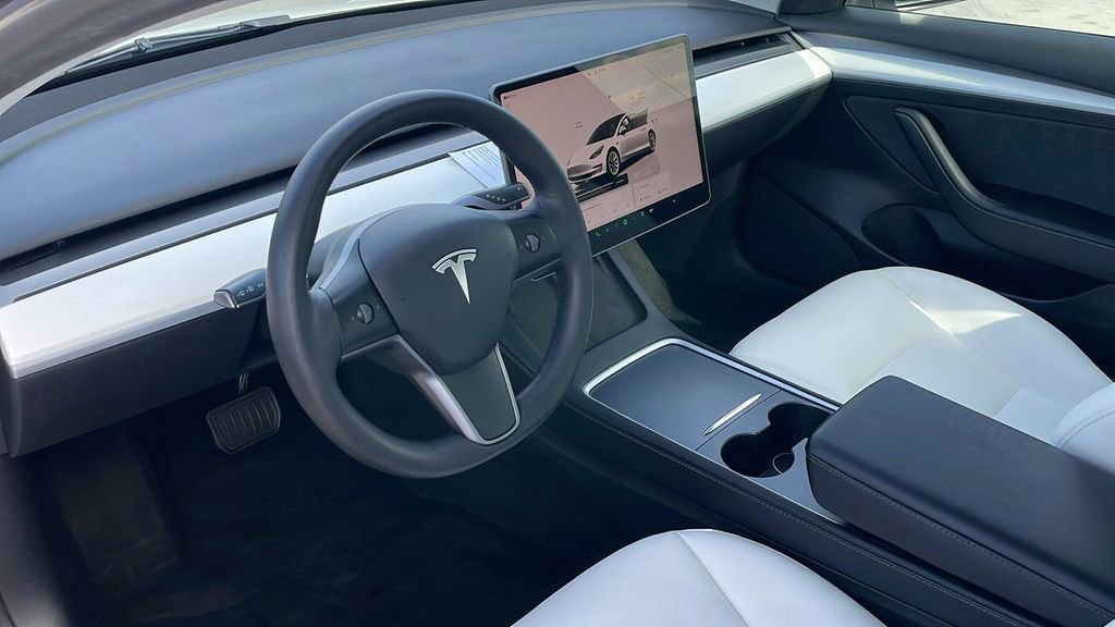 Used 2022 Tesla Model 3 Standard Range image 9