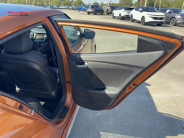 Used 2013 Hyundai Veloster Turbo w/ Ultimate Pkg FWD image 13