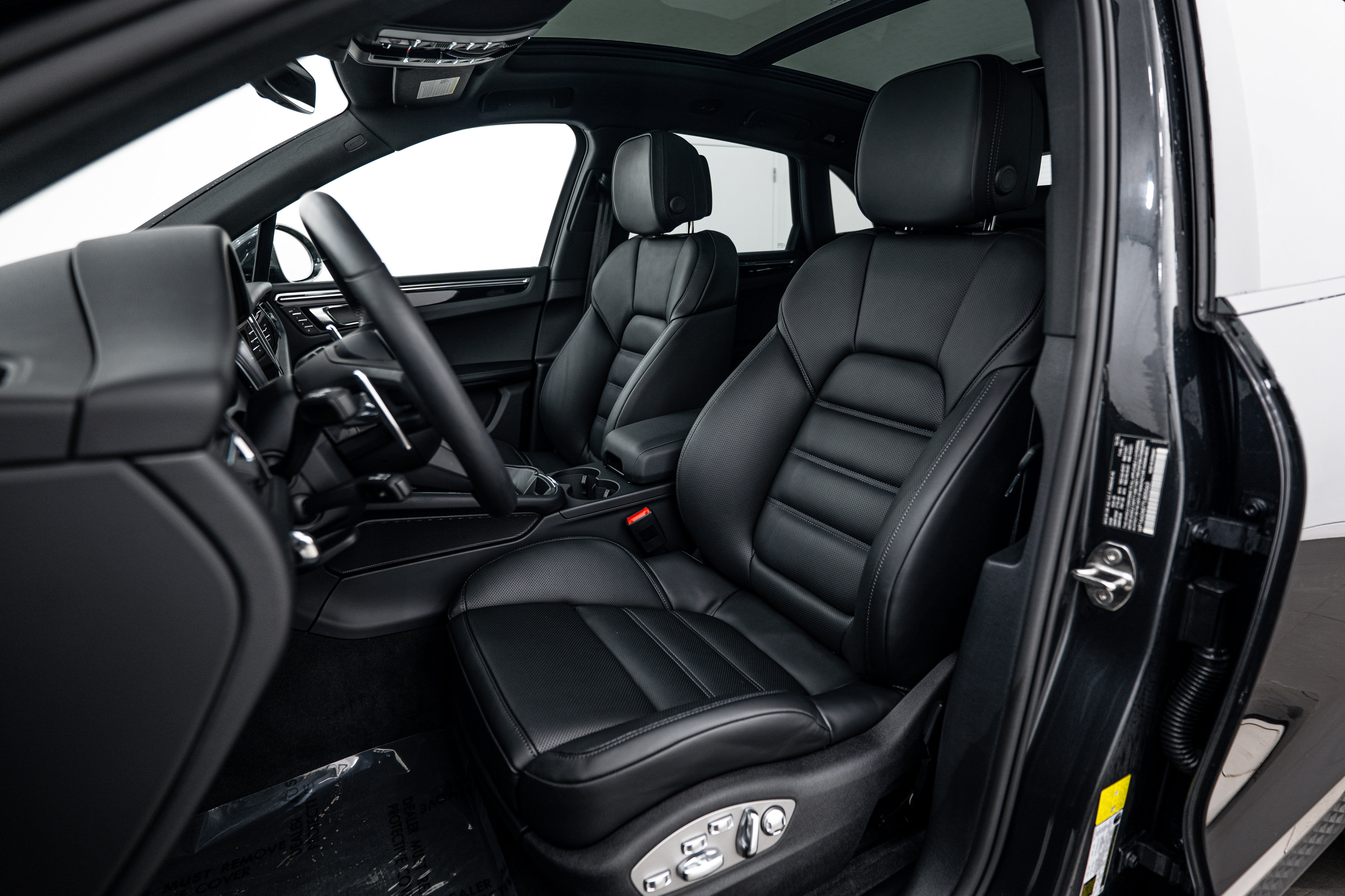 Certified 2026 Porsche Macan image 5