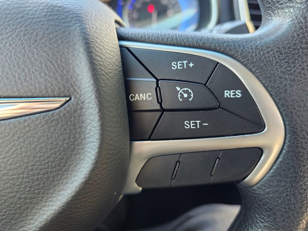 Used 2015 Chrysler 200 LX FWD image 22