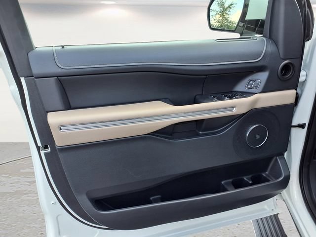 Used 2024 Ford Expedition Limited AWD/4WD image 17