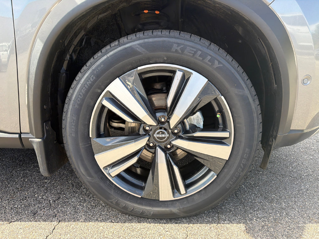 Used 2023 Nissan Rogue Platinum w/ Platinum Premium Package FWD image 12