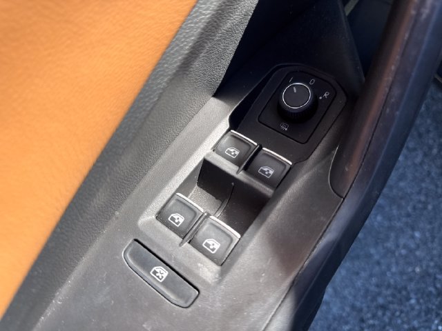 Used 2023 Volkswagen Jetta SEL FWD image 25