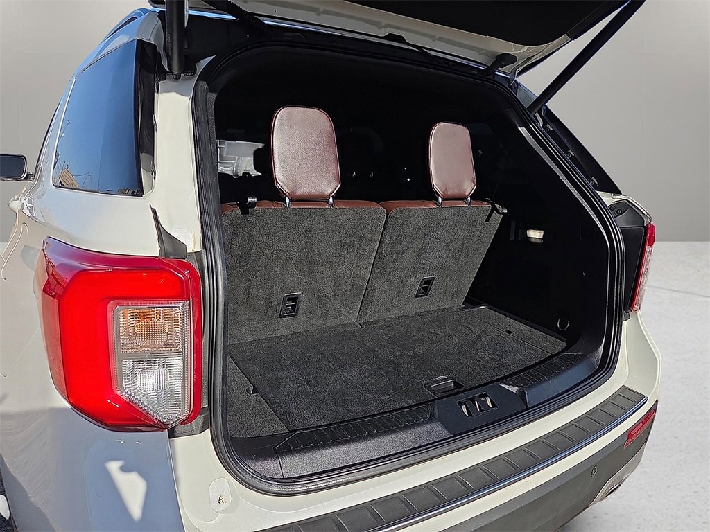 Used 2022 Ford Explorer Platinum w/ Equipment Group 601A image 9