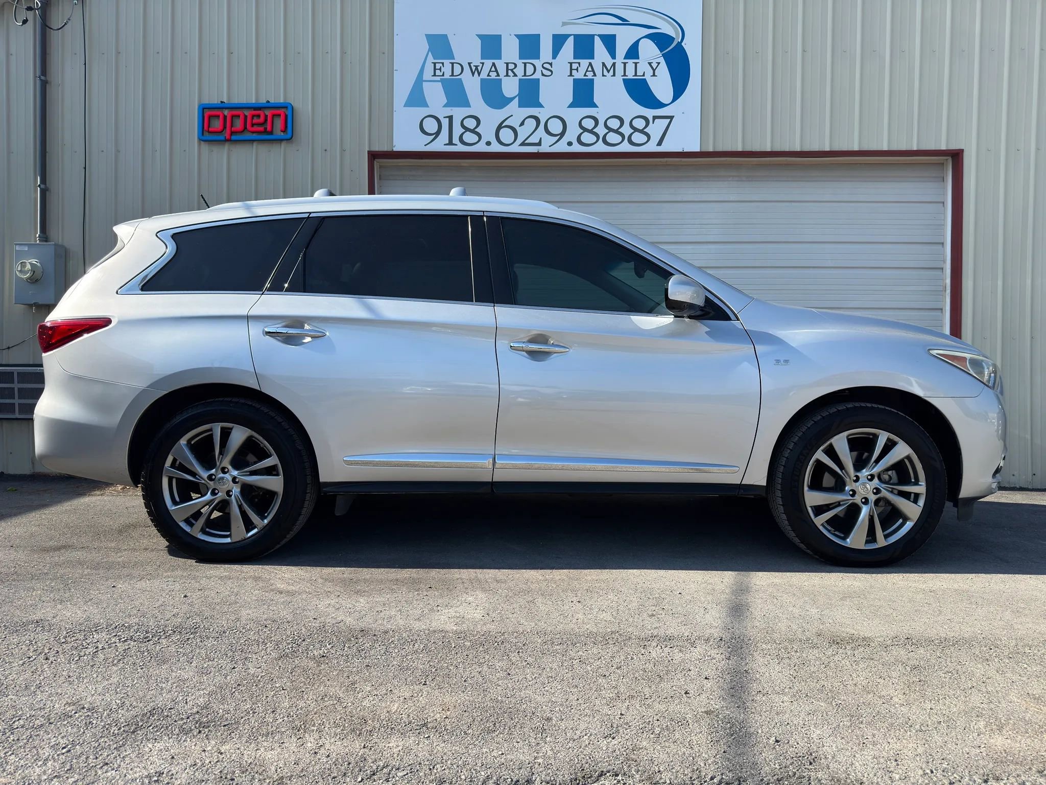 Used 2014 INFINITI QX60 Luxe w/ Deluxe Touring Package AWD/4WD image 13