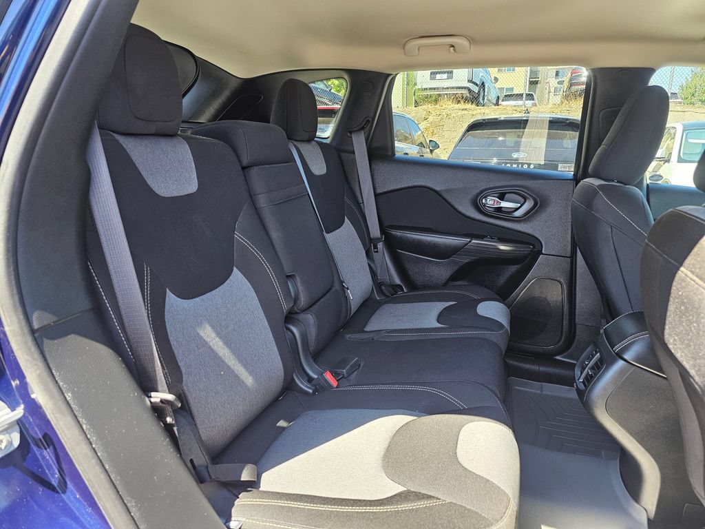 Used 2016 Jeep Cherokee Sport AWD/4WD image 13