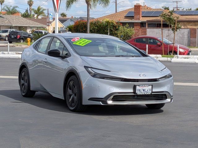 Used 2024 Toyota Prius Prime SE FWD image 3
