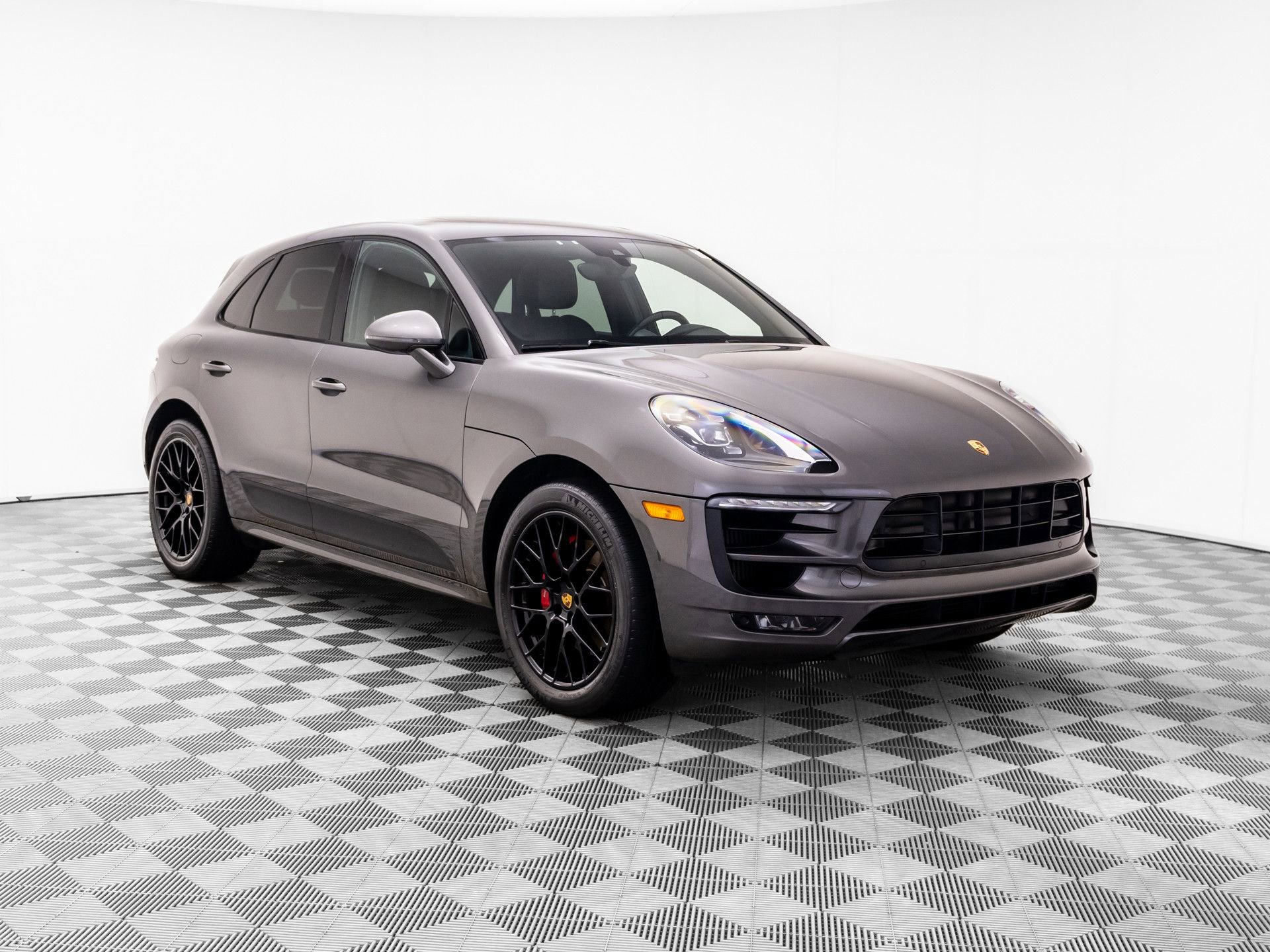 Certified 2018 Porsche Macan GTS AWD/4WD image 5