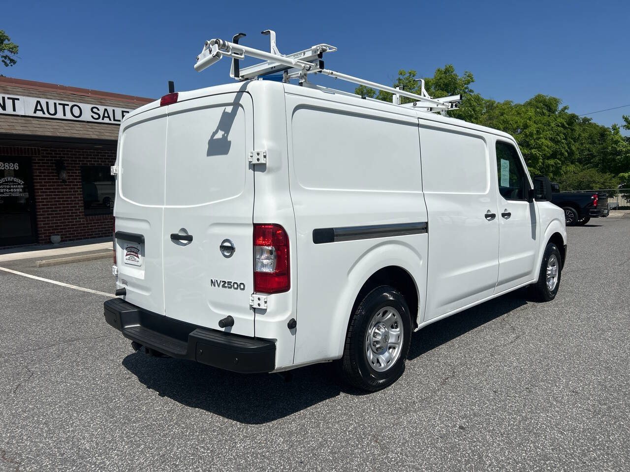 Used 2018 Nissan NV 2500 SV image 9