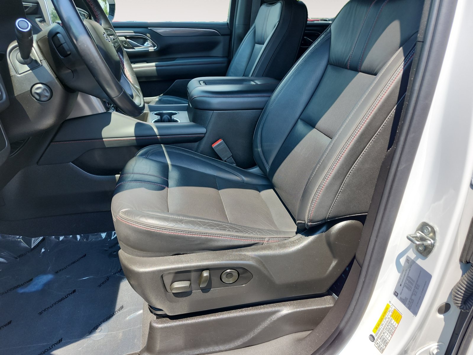 Used 2021 Chevrolet Suburban RST w/ Luxury Package AWD/4WD image 9