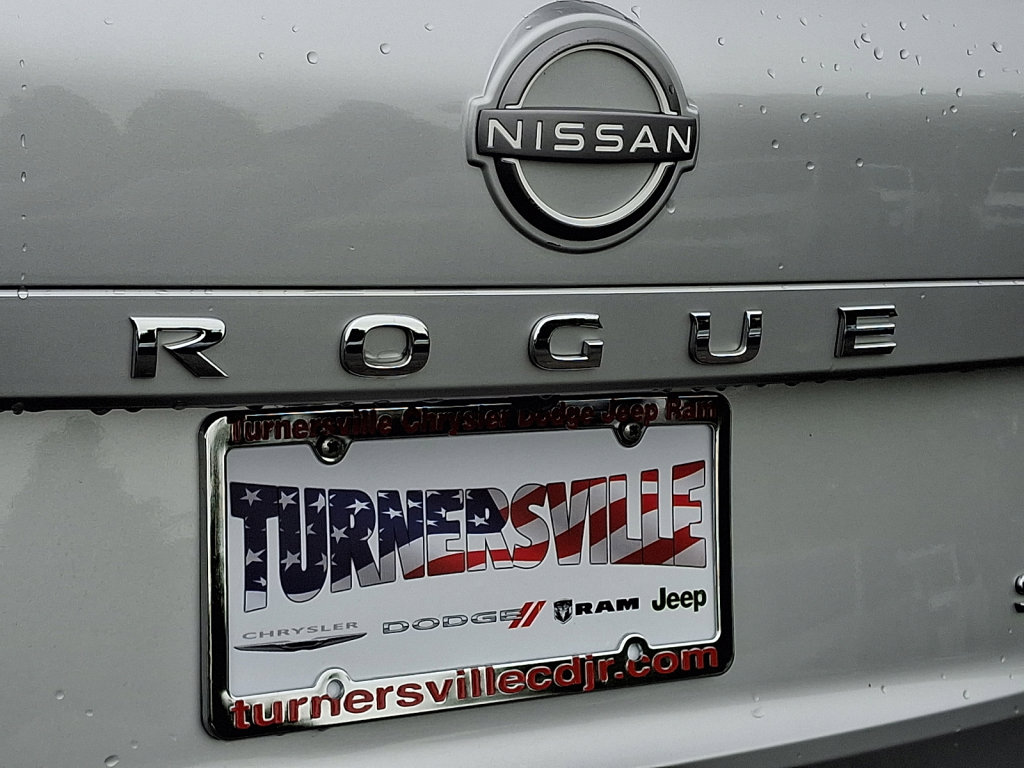 Used 2023 Nissan Rogue SV FWD image 16