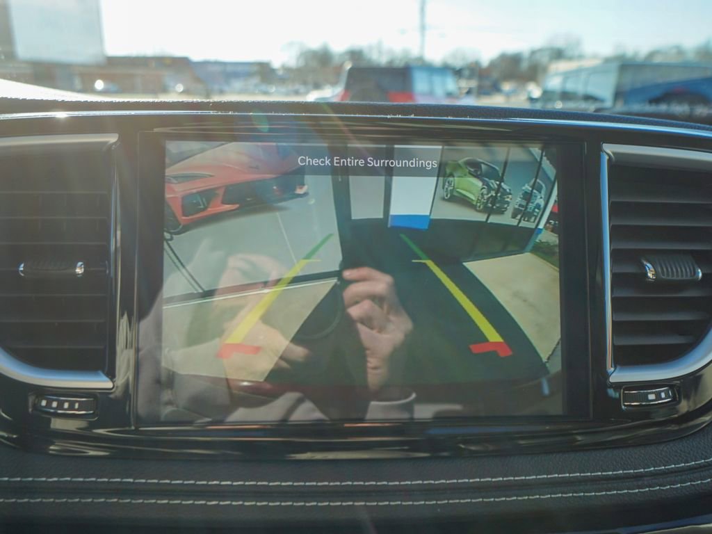 Used 2021 Chrysler Pacifica Limited w/ Uconnect Theater Family Group image 28