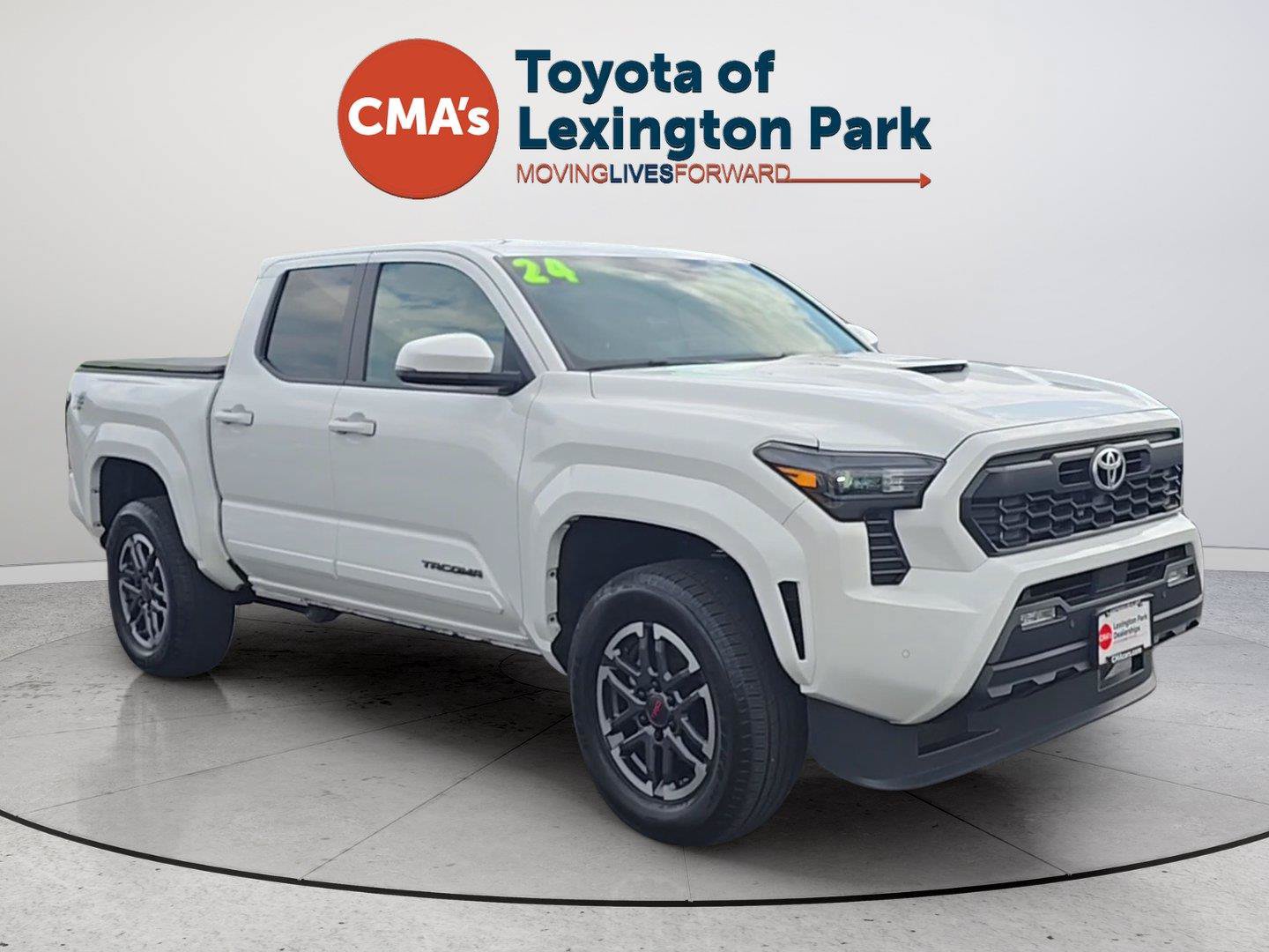 Used 2024 Toyota Tacoma TRD Sport w/ TRD Sport Upgrade Package AWD/4WD image 7