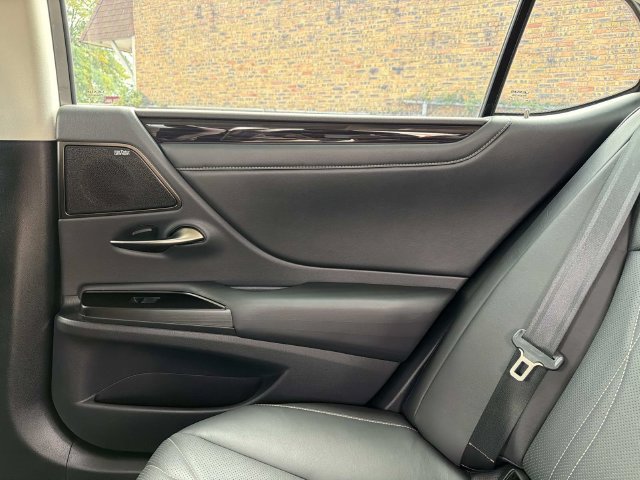 Used 2019 Lexus ES 350 w/ Accessory Package FWD image 14