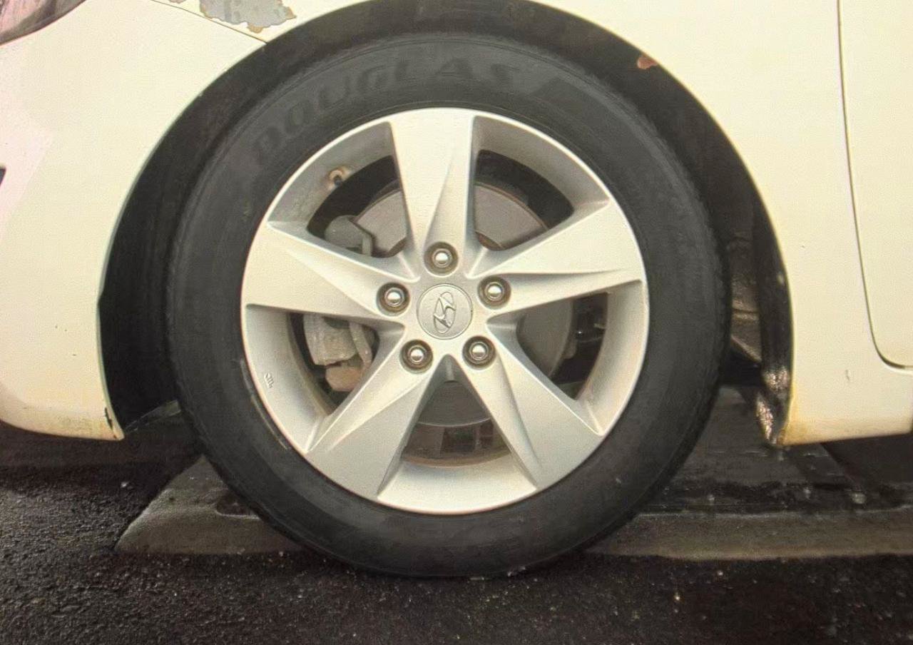 Used 2013 Hyundai Elantra GLS FWD image 6