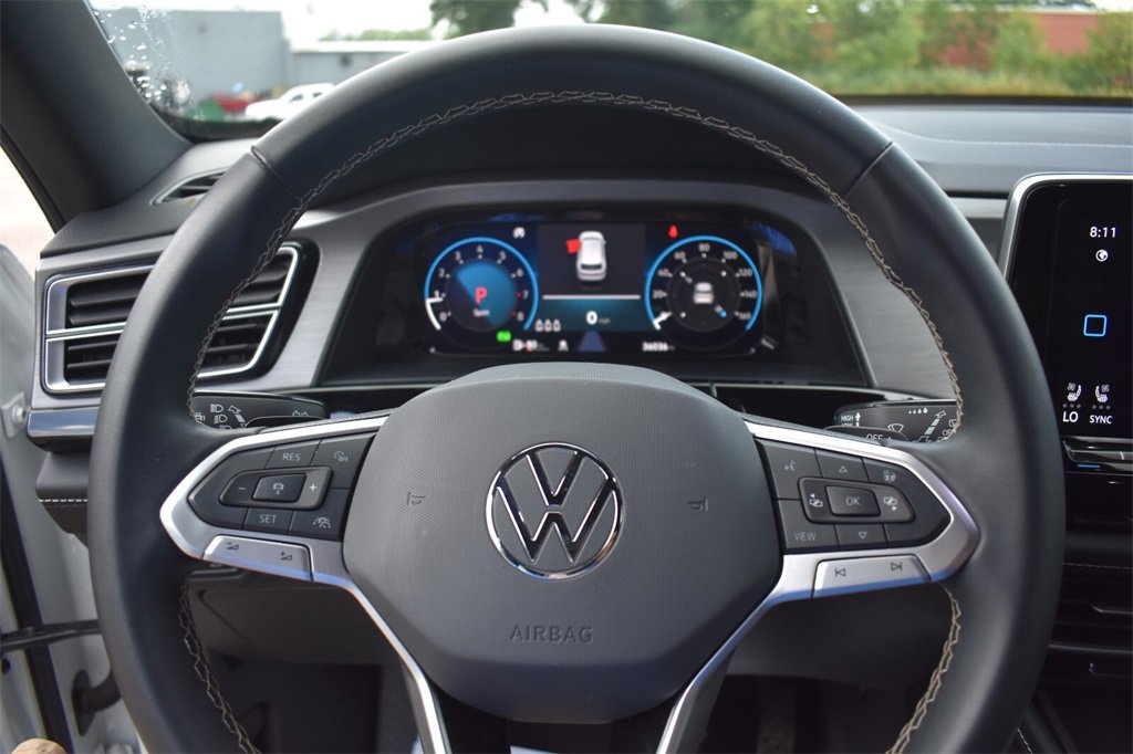Used 2024 Volkswagen Atlas Cross Sport SE image 31