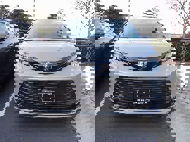 Used 2025 Toyota Sienna XLE Woodland Edition image 2