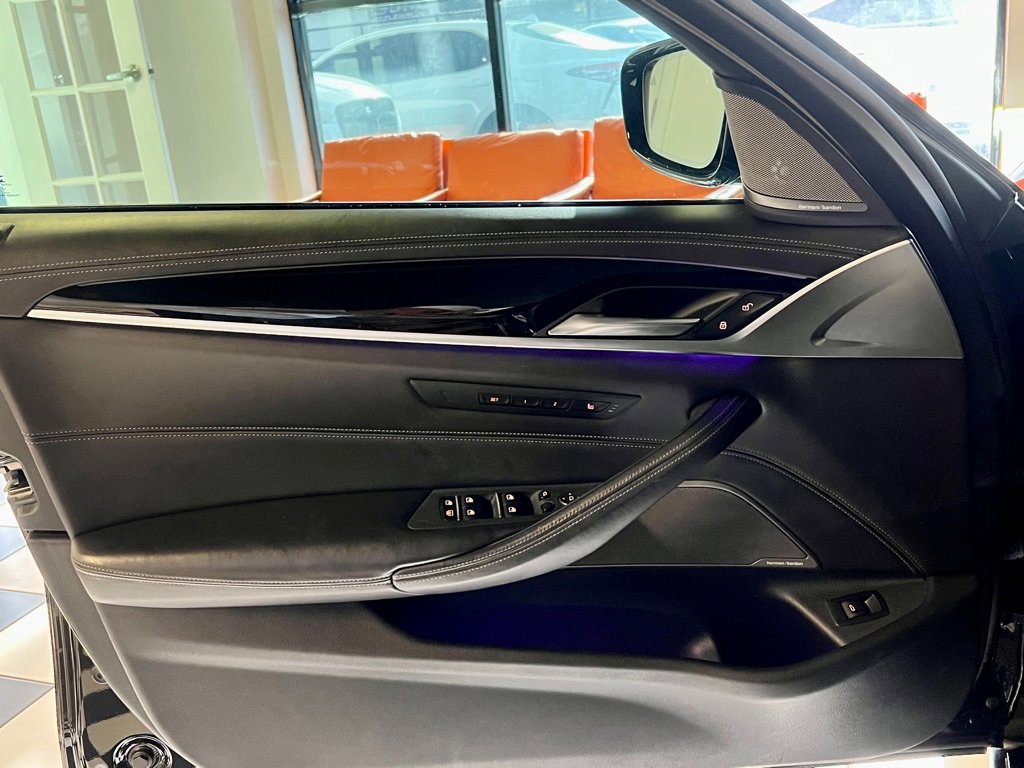 Used 2018 BMW M5 image 40