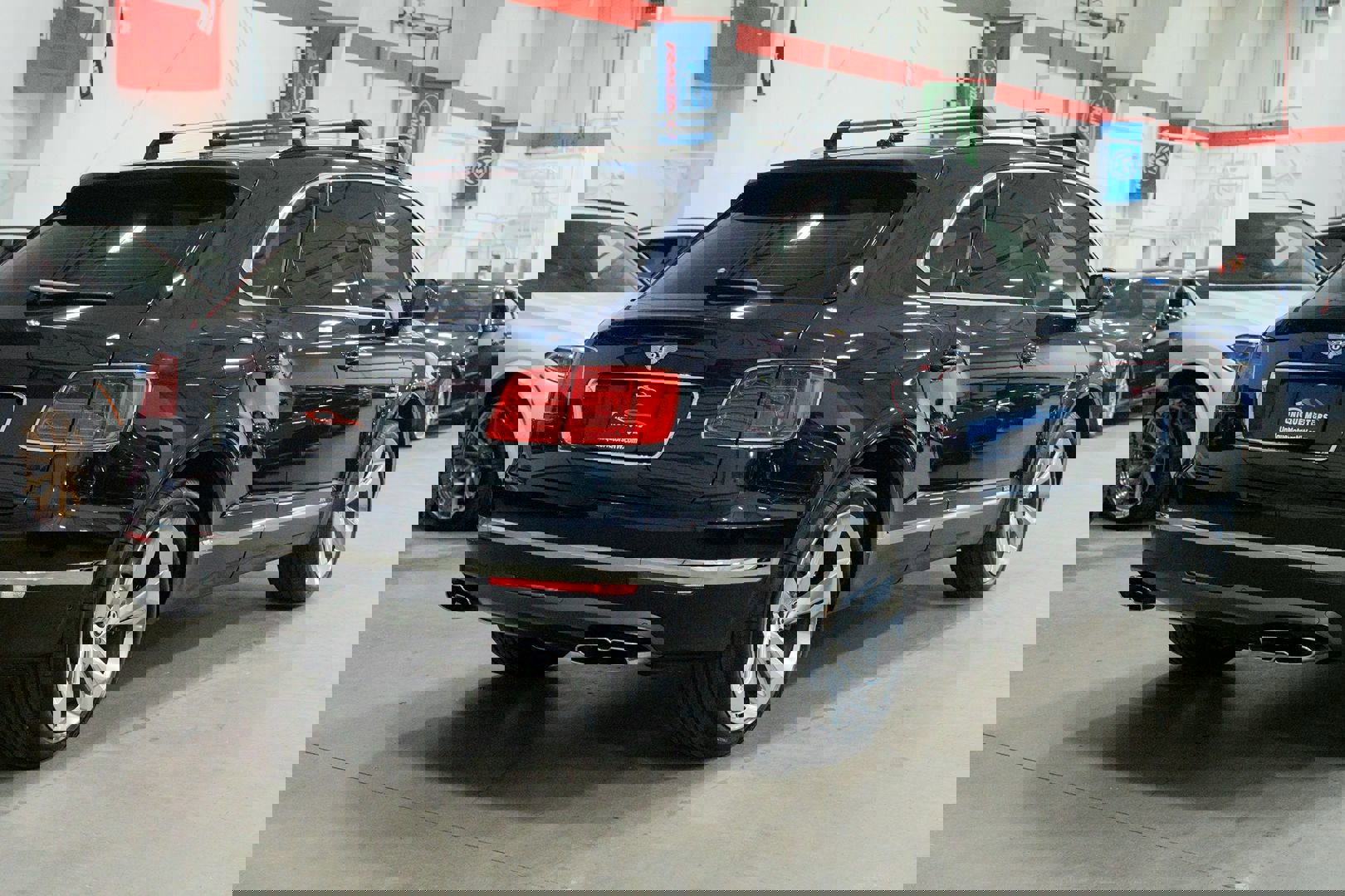 Used 2020 Bentley Bentayga V8 image 8