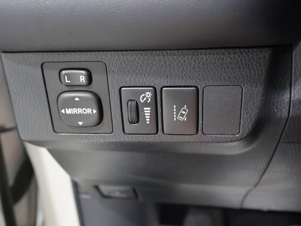 Used 2017 Toyota RAV4 XLE AWD/4WD image 30